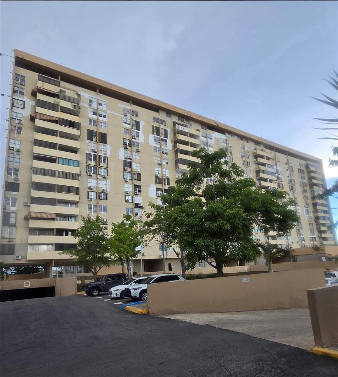 COND. GOLDEN TOWER - Residential