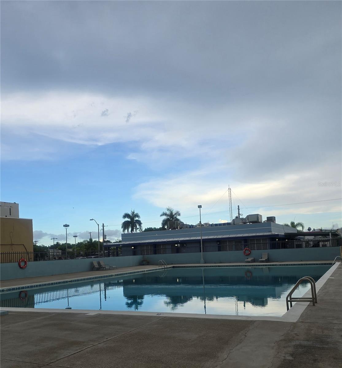 COND. GOLDEN TOWER - Residential