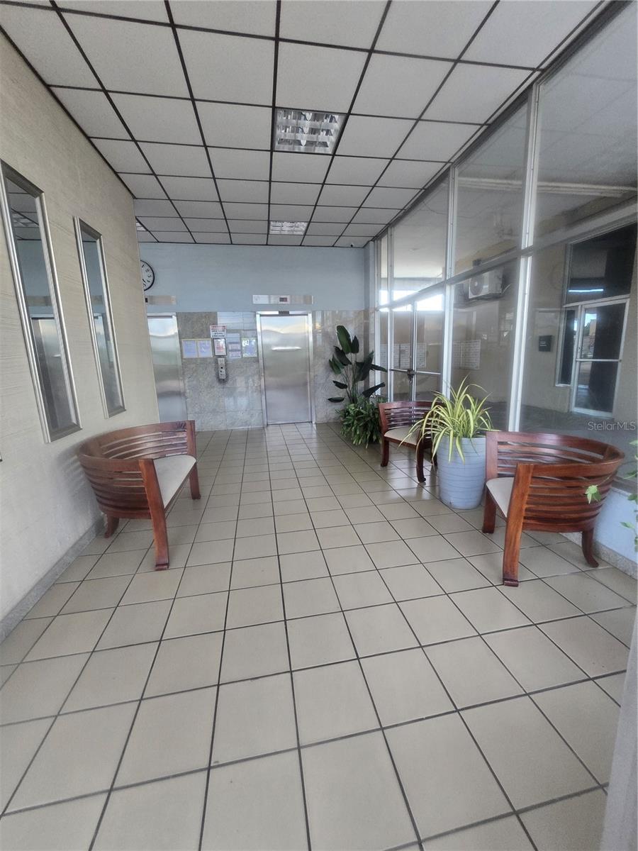 COND. GOLDEN TOWER - Residential