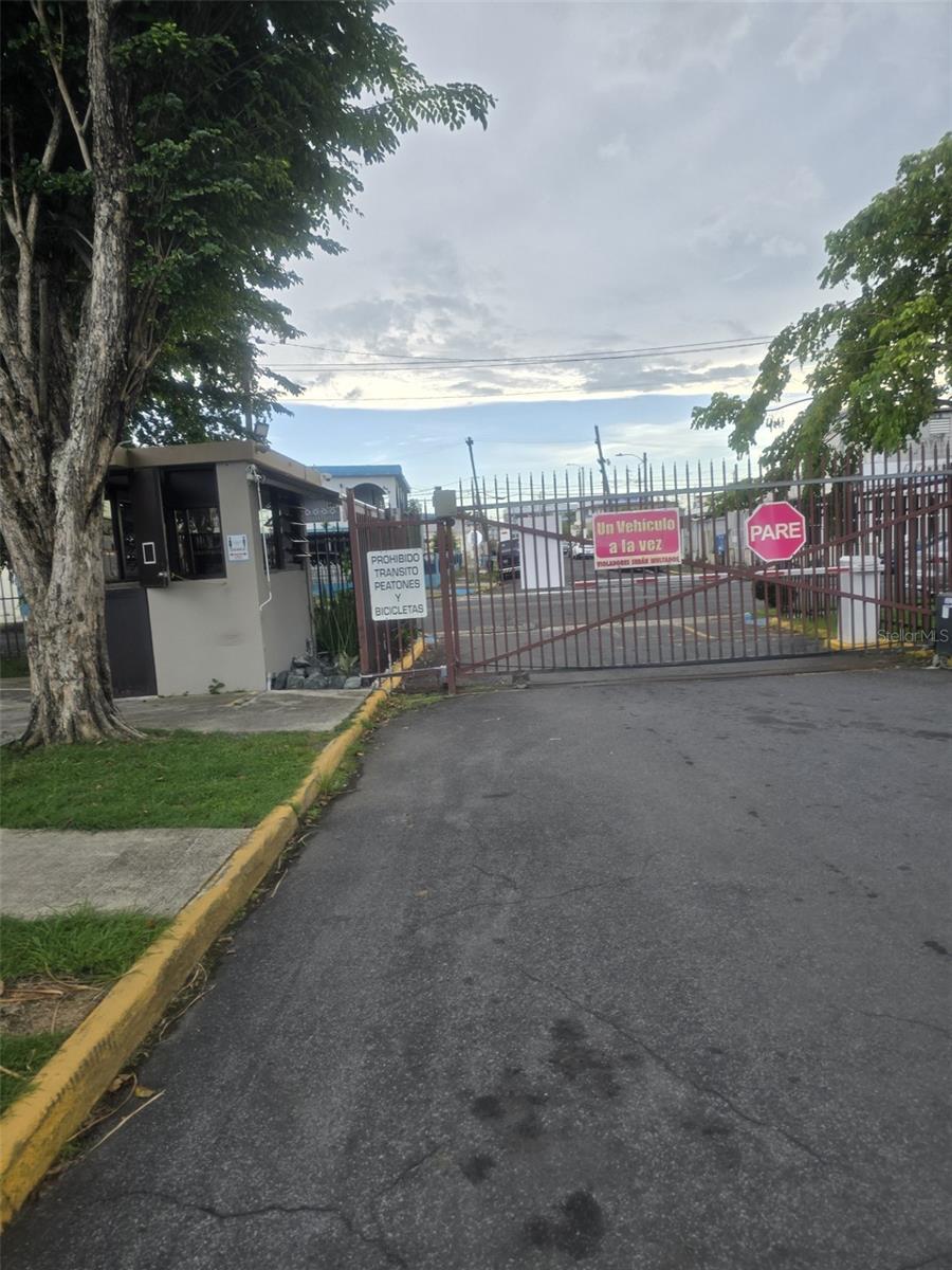 COND. GOLDEN TOWER - Residential