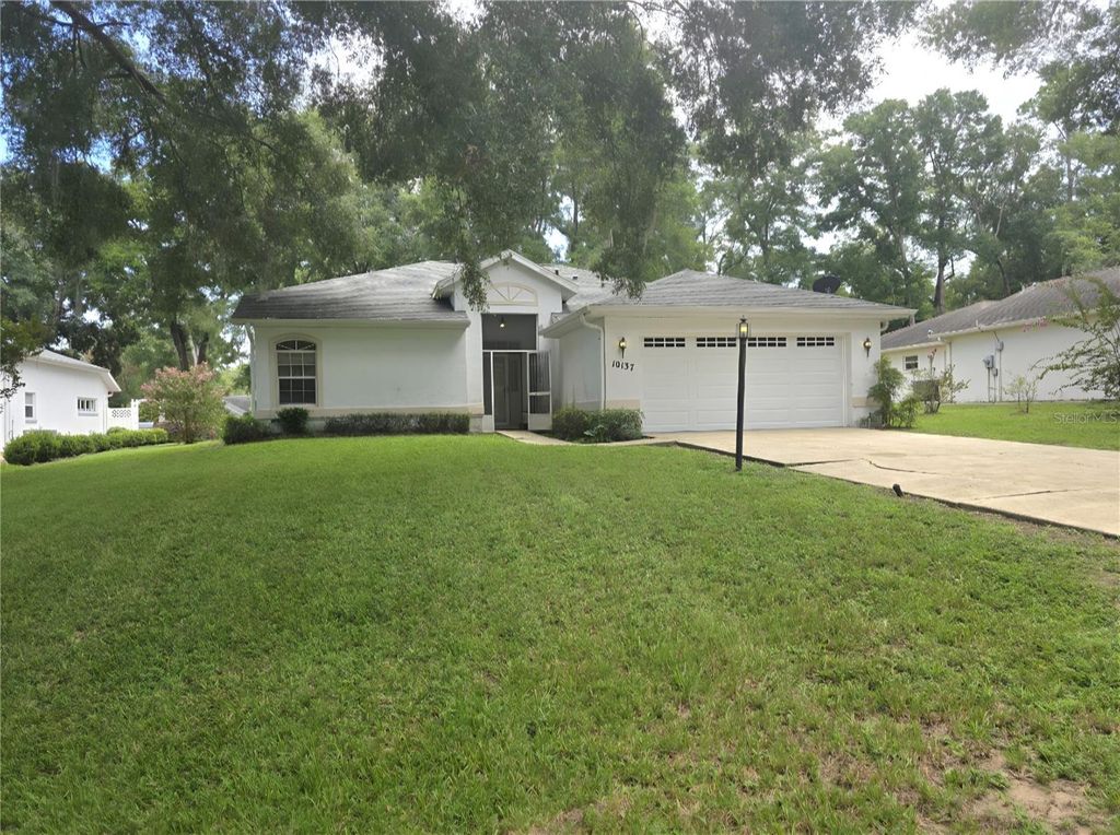 Photo of 10137 SW 192nd Circle, Dunnellon, FL 34432 (MLS # O6354367)
