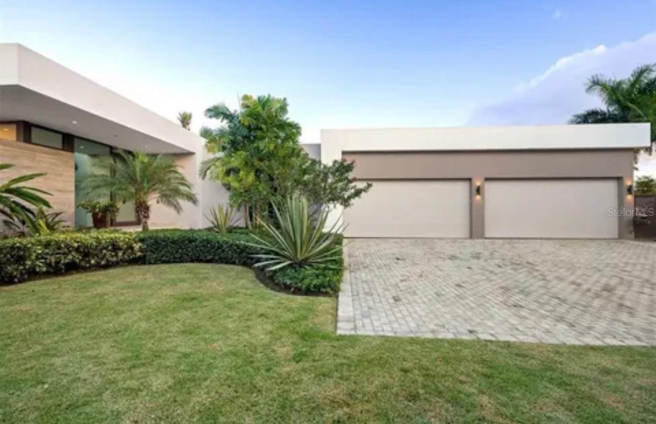 Discover the pinnacle of LUXURY LIVING at THE ENCLAVE,which is housed among The Ritz-Carlton Reserve Residence's amenities in Dorado, Puerto Rico.This upscale community is tucked away on the TPC Sugarcane Golf Course and offers panoramic views of all the lakes and the golf course. For the ultimate in comfort and luxury living, this house includes a cozy living room with 180-degree view of the golf course, an Italian kitchen is a chef's delight, equipped with high-end applaiances, an amazing four car garage, an impressive backyard with panoramic views to the TPC Sugar Golf Course ,Tesla batteries, solar panels, power generator, cistern, and other top of the line features the utmost in luxury and comfort.