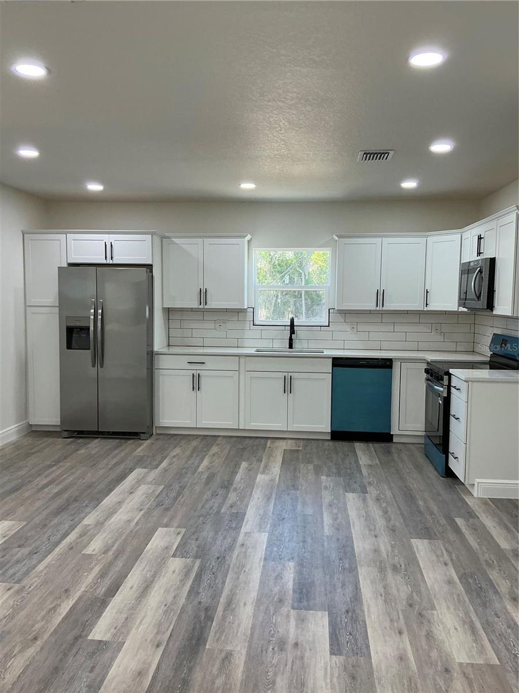 Photo of 7152 Palm Avenue, Leesburg, FL 34788 (MLS # G5111218)