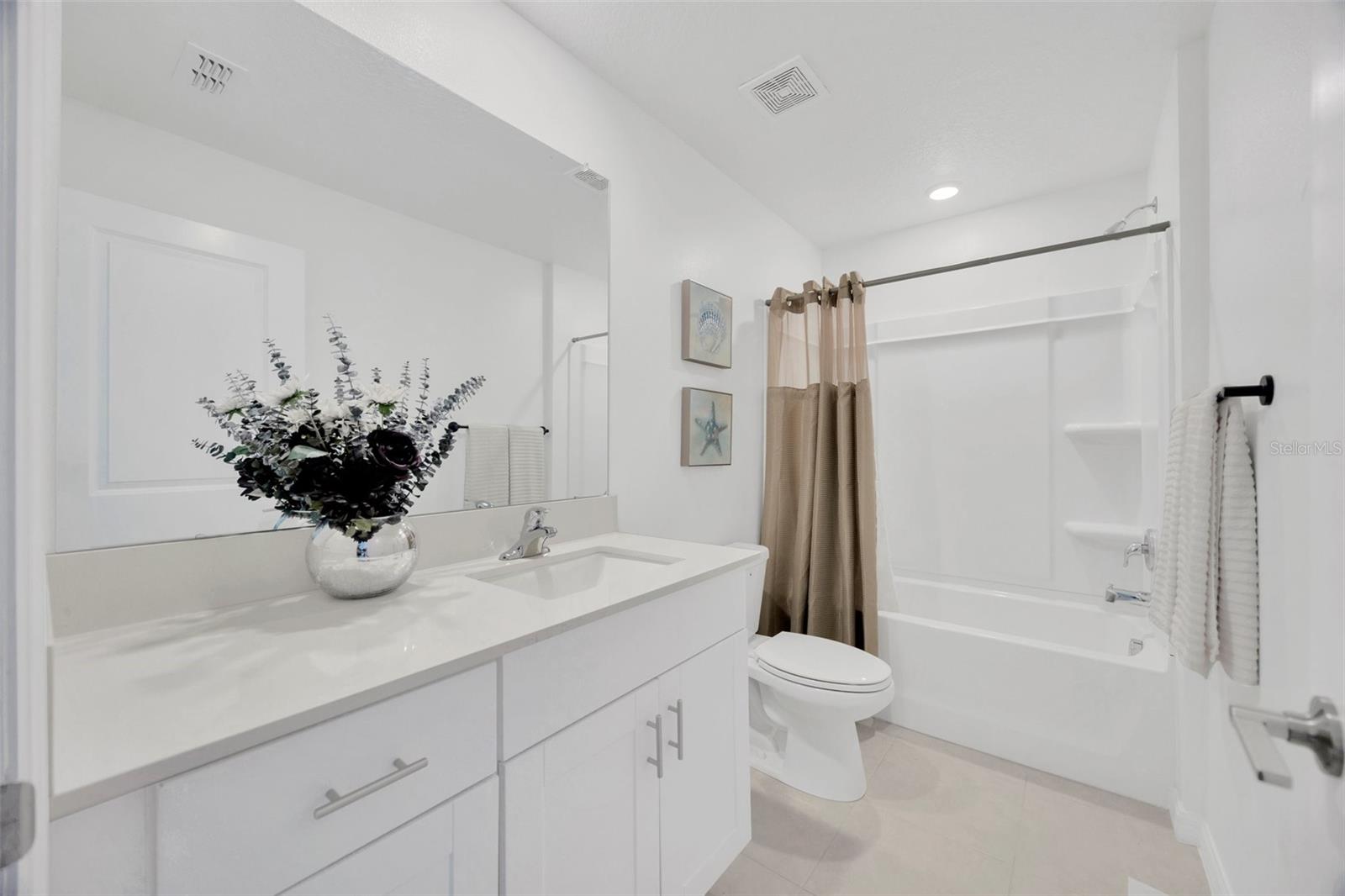 TOWNHOMES OF ANGELINE - Residential Lease