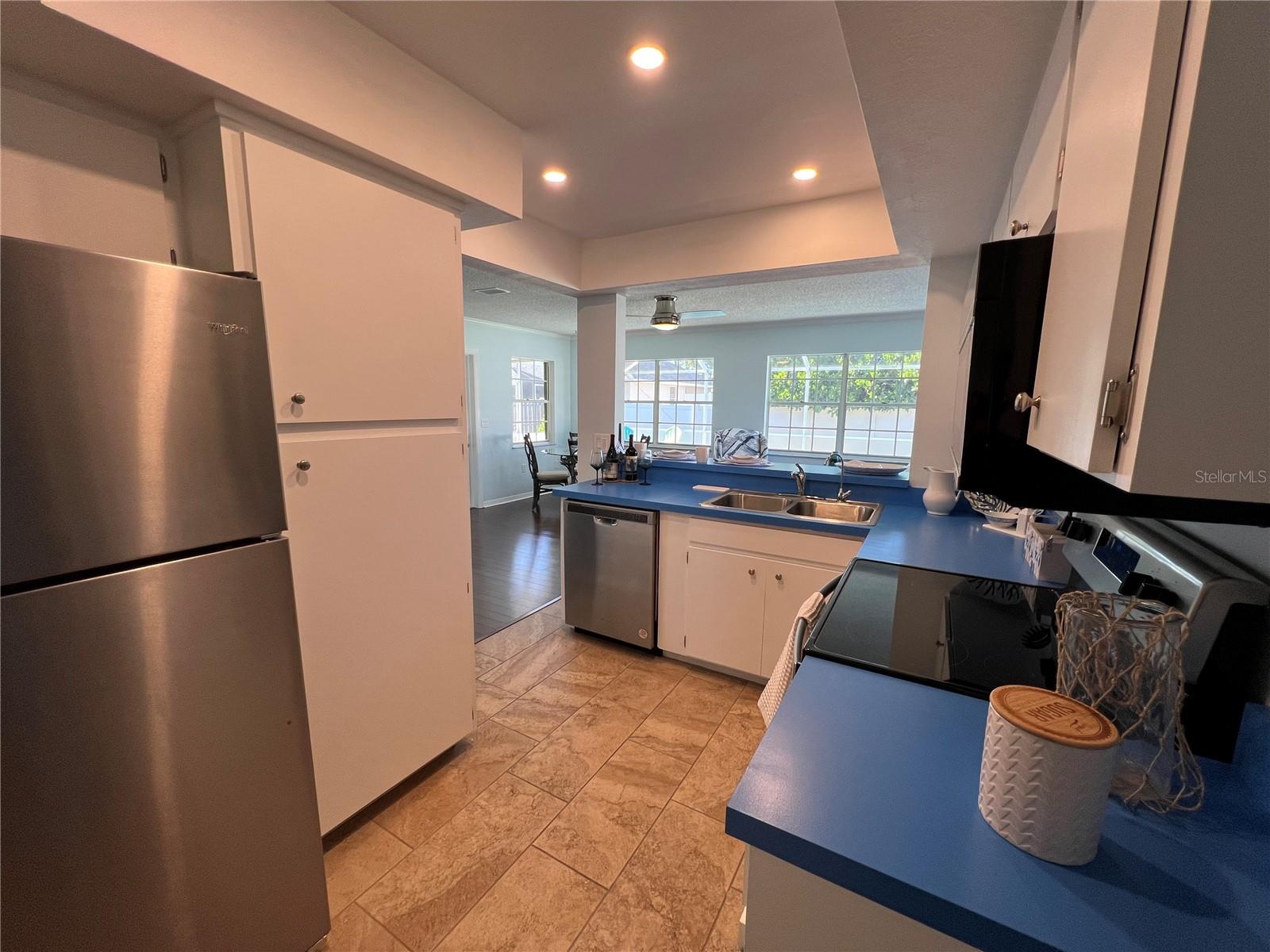 SOUTH VENICE - Residential Lease