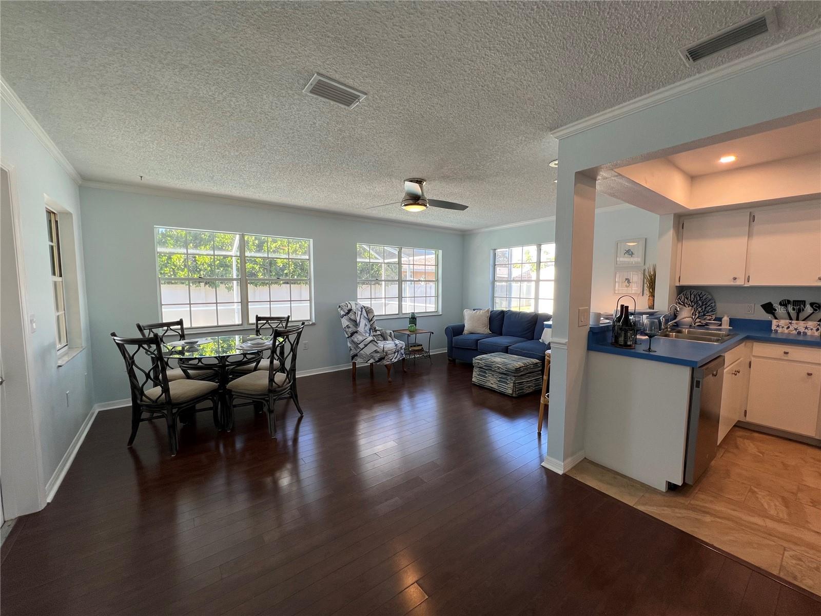SOUTH VENICE - Residential Lease