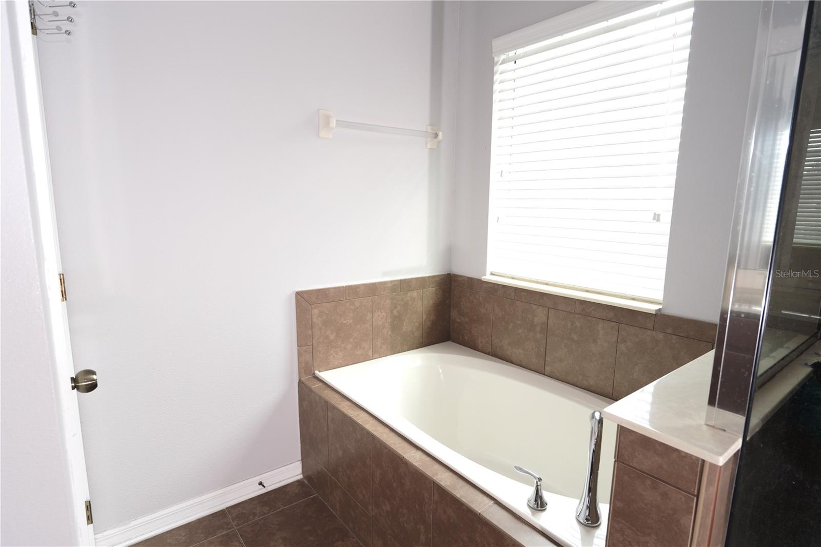 RIVERVIEW TWNHMS PH II - Residential Lease