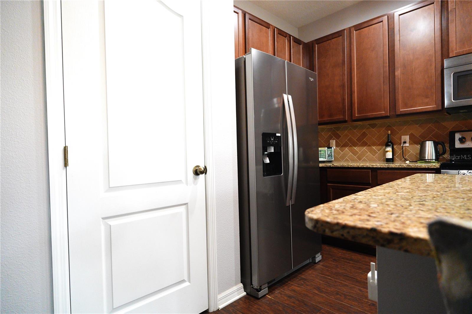 RIVERVIEW TWNHMS PH II - Residential Lease
