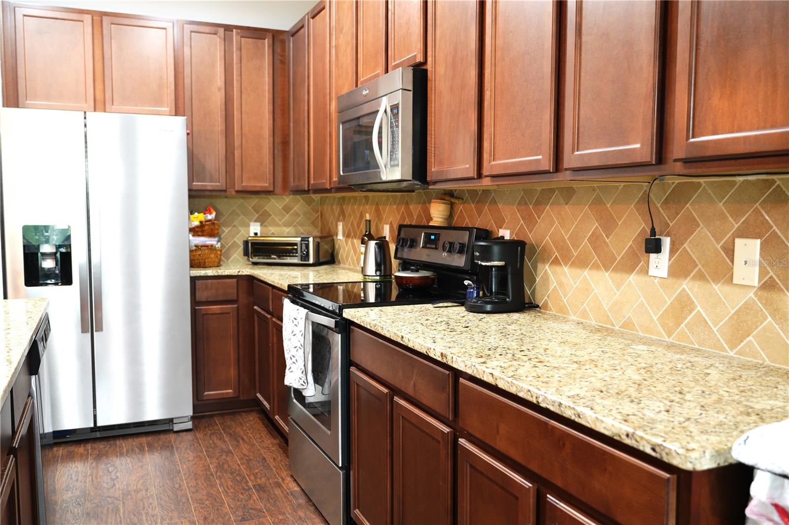 RIVERVIEW TWNHMS PH II - Residential Lease
