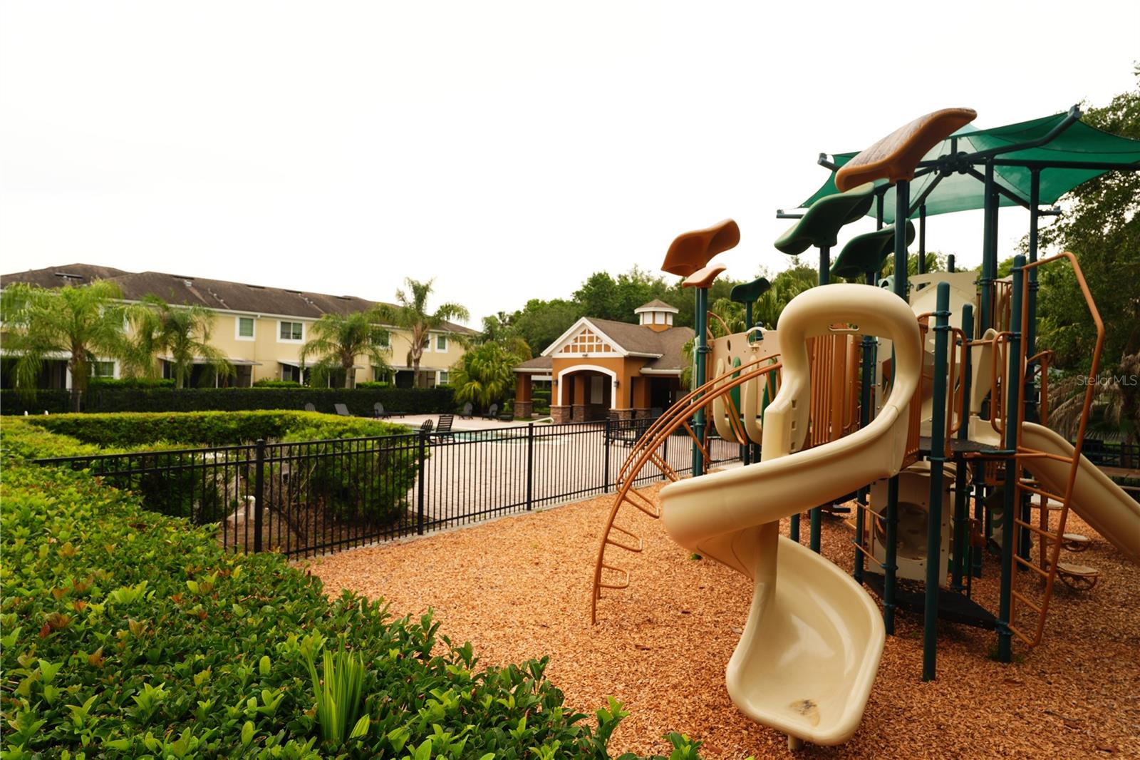 RIVERVIEW TWNHMS PH II - Residential Lease