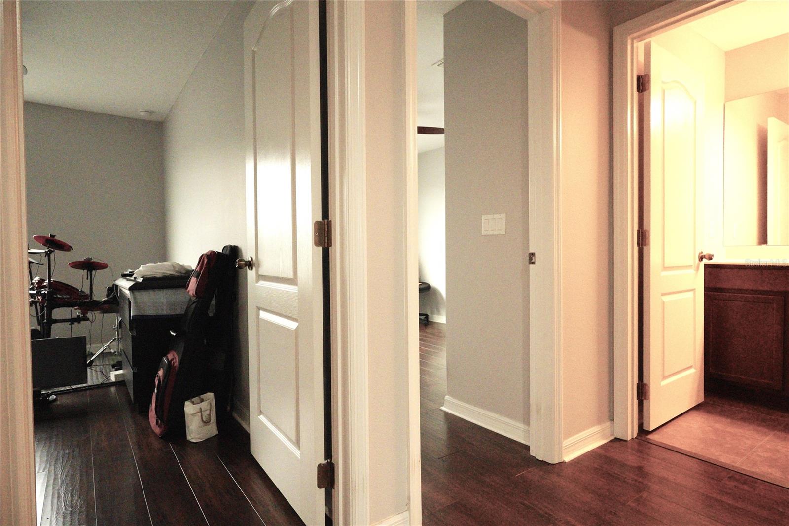 RIVERVIEW TWNHMS PH II - Residential Lease