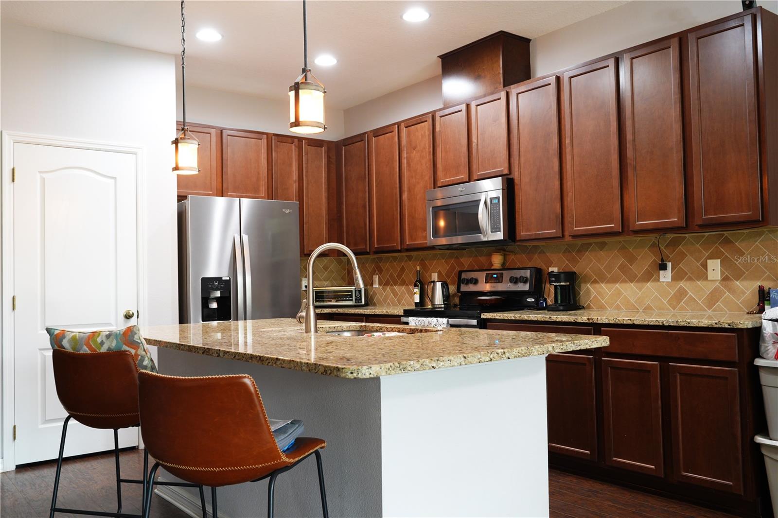 RIVERVIEW TWNHMS PH II - Residential Lease