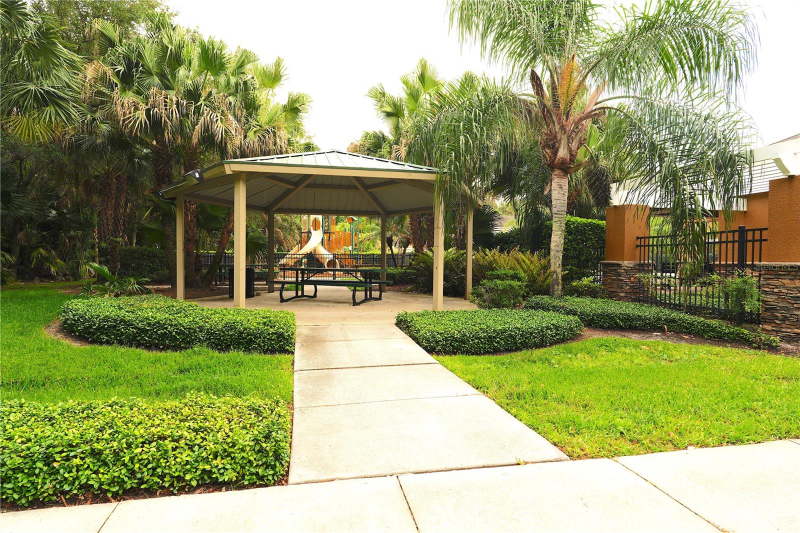RIVERVIEW TWNHMS PH II - Residential Lease