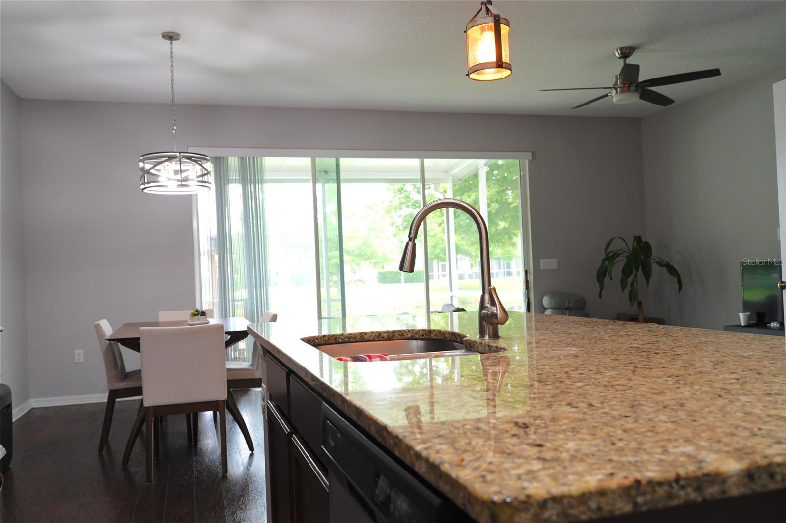 RIVERVIEW TWNHMS PH II - Residential Lease