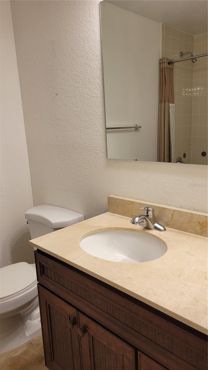 BROADWAY PROMENADE - Residential Lease