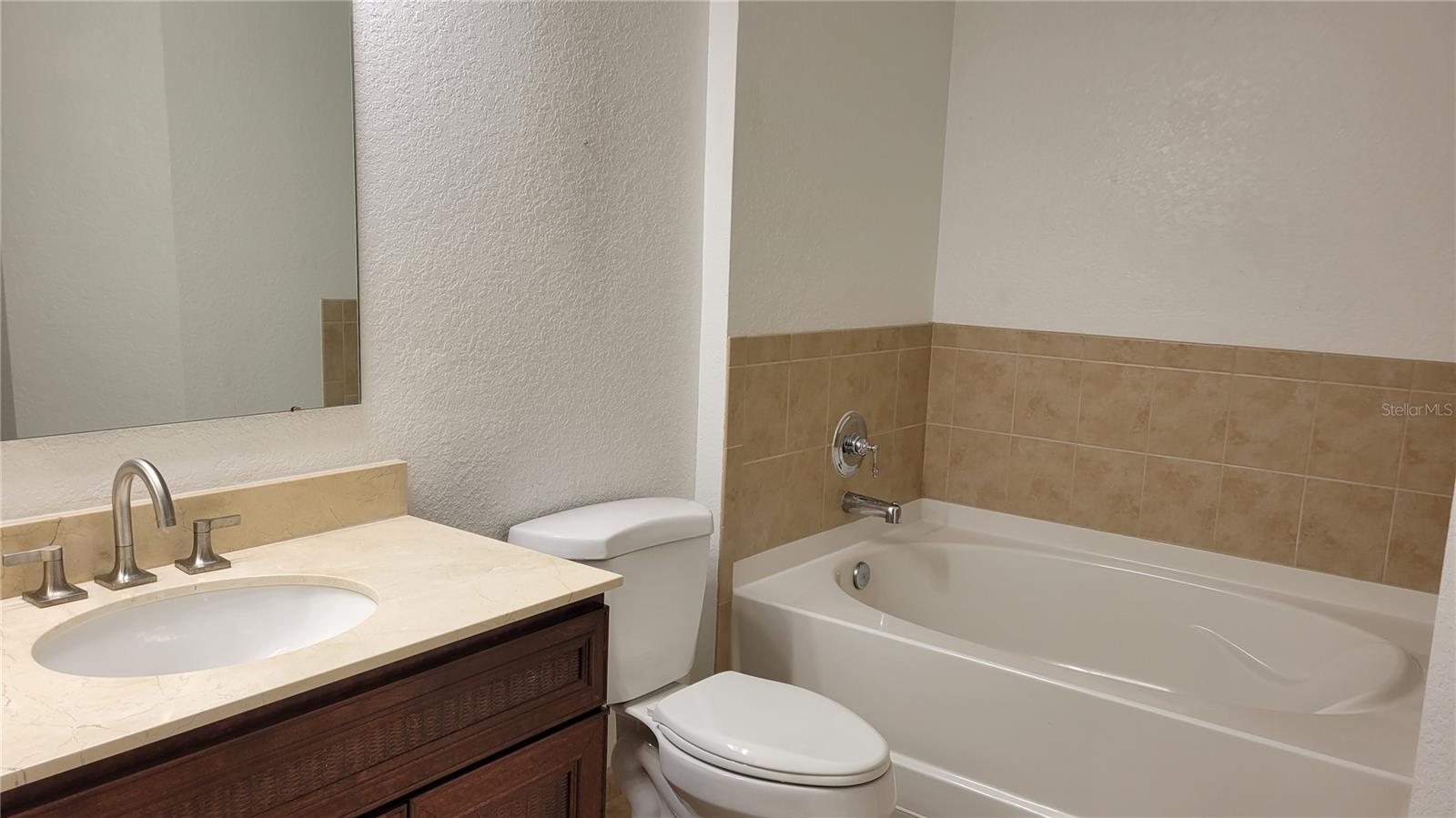 BROADWAY PROMENADE - Residential Lease