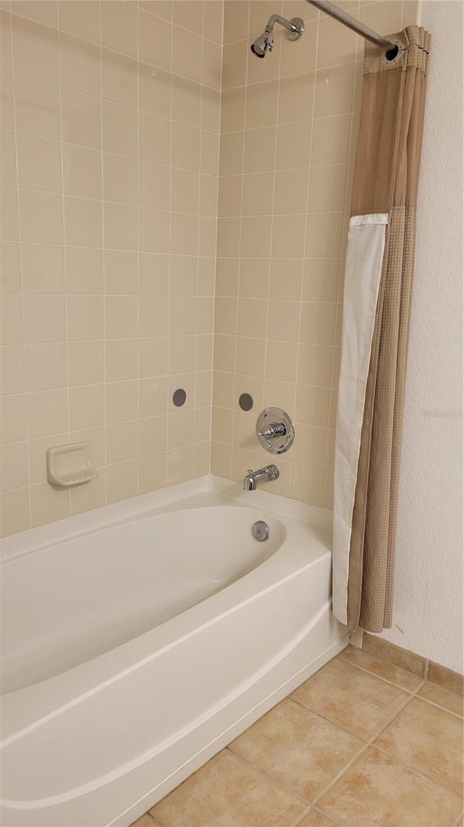 BROADWAY PROMENADE - Residential Lease