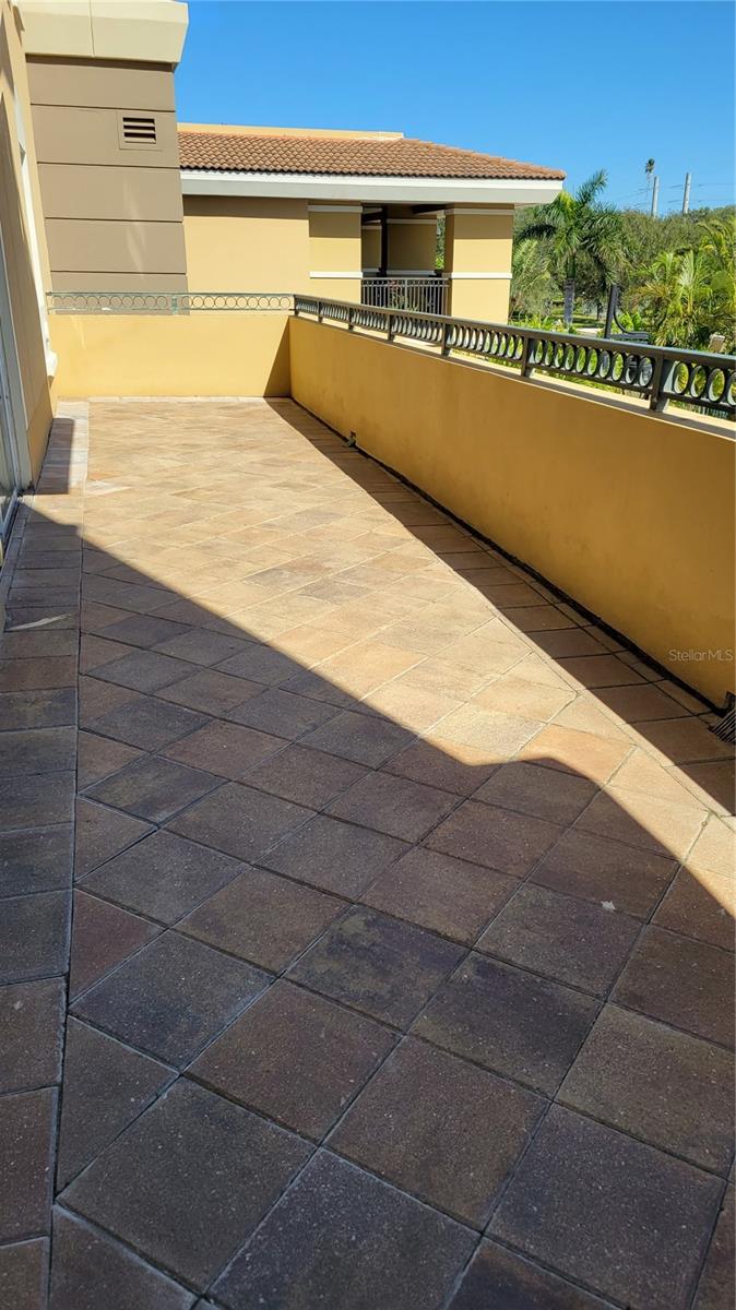 BROADWAY PROMENADE - Residential Lease