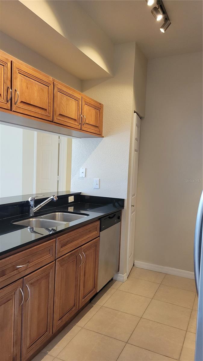 BROADWAY PROMENADE - Residential Lease