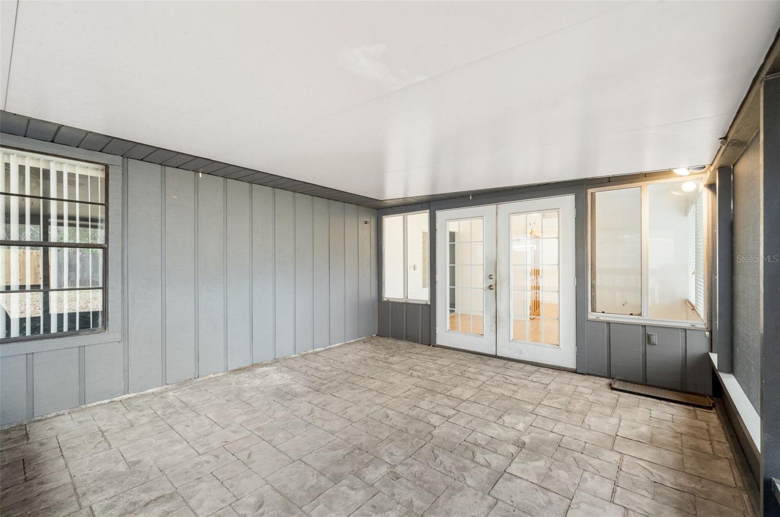 AUTUMN WOODS - Residential