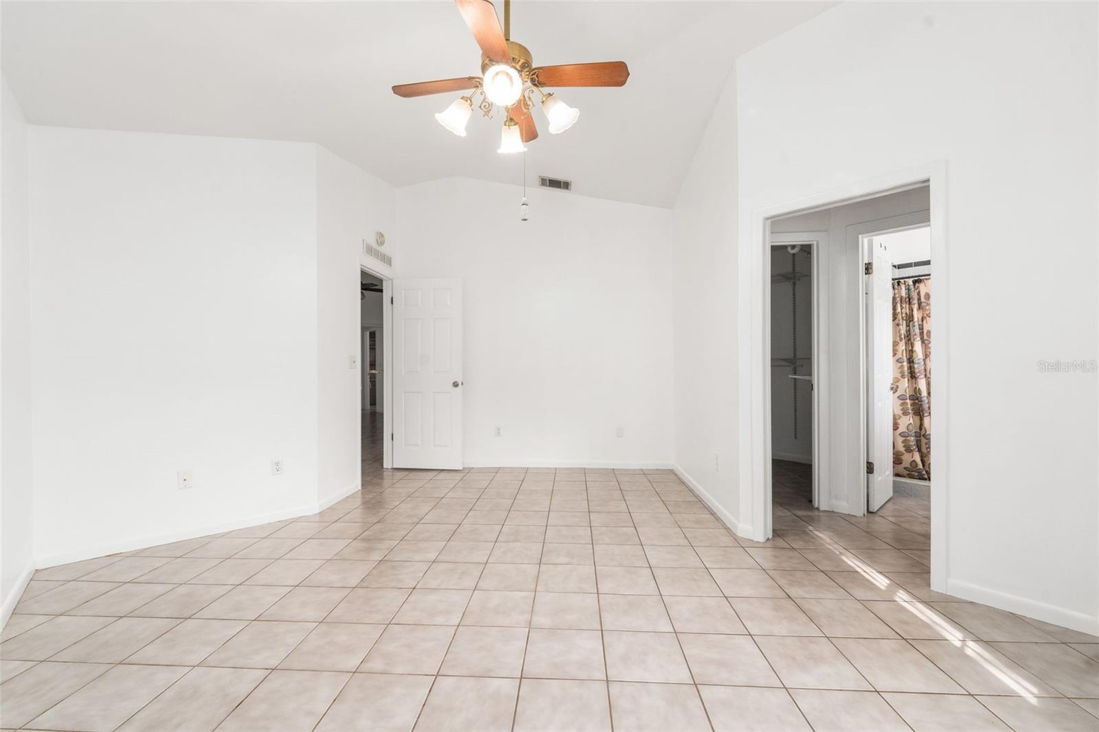 AUTUMN WOODS - Residential