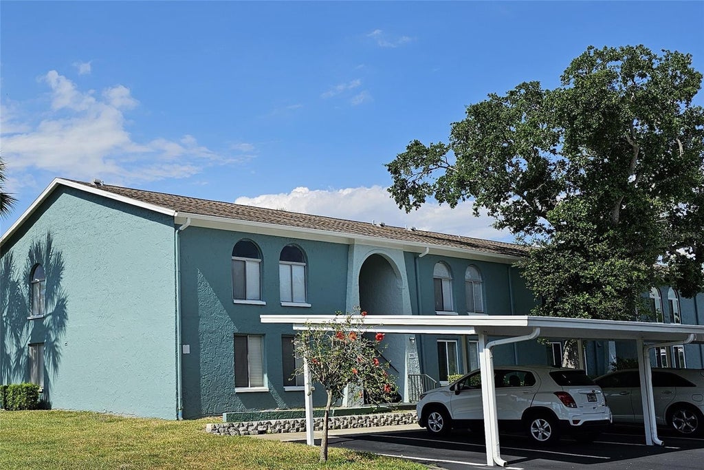 Photo of 395 114th Avenue N #4, St Petersburg, FL 33716 (MLS # TB8547114)
