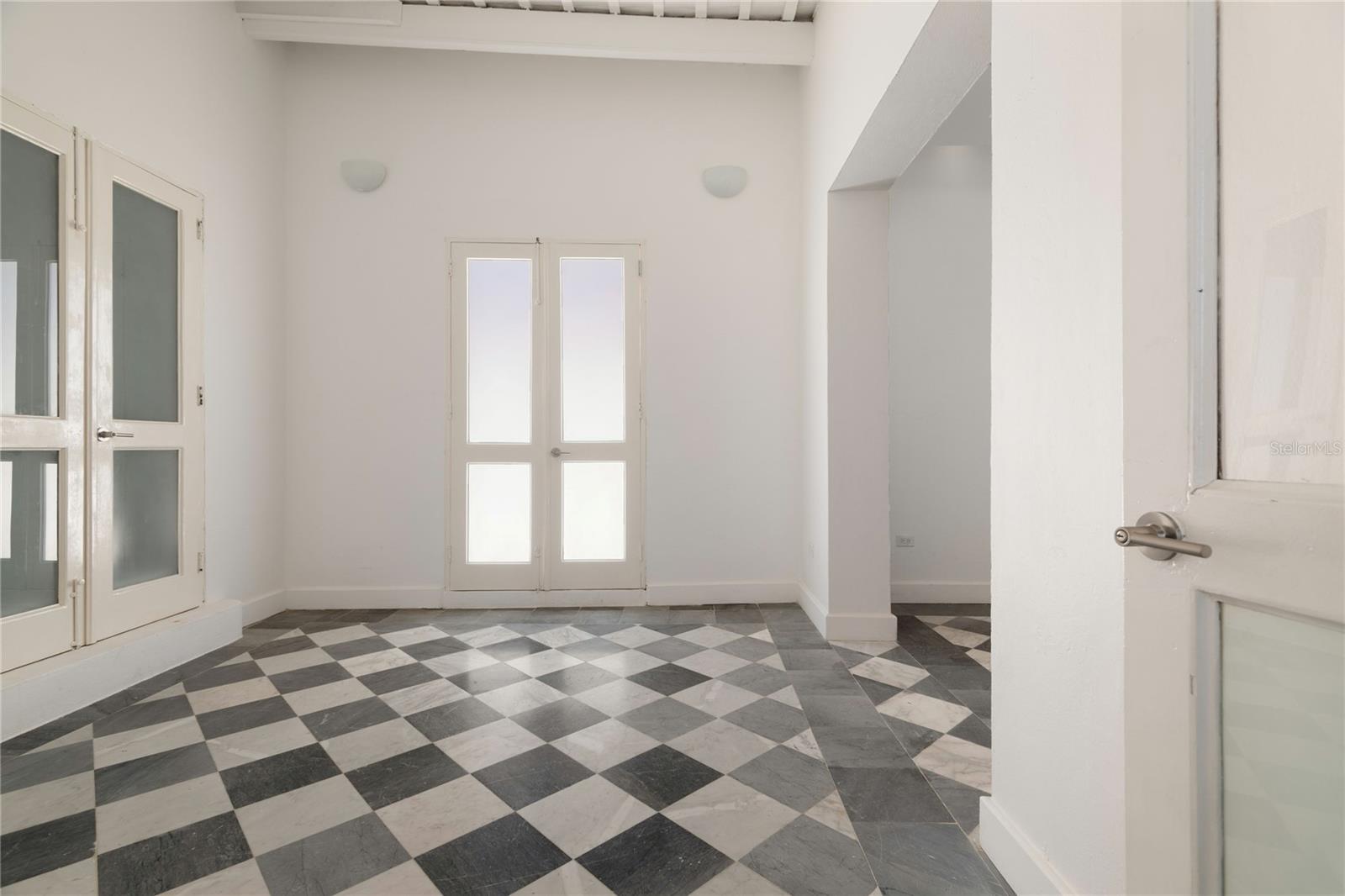 255 RECINTO SUR - Residential