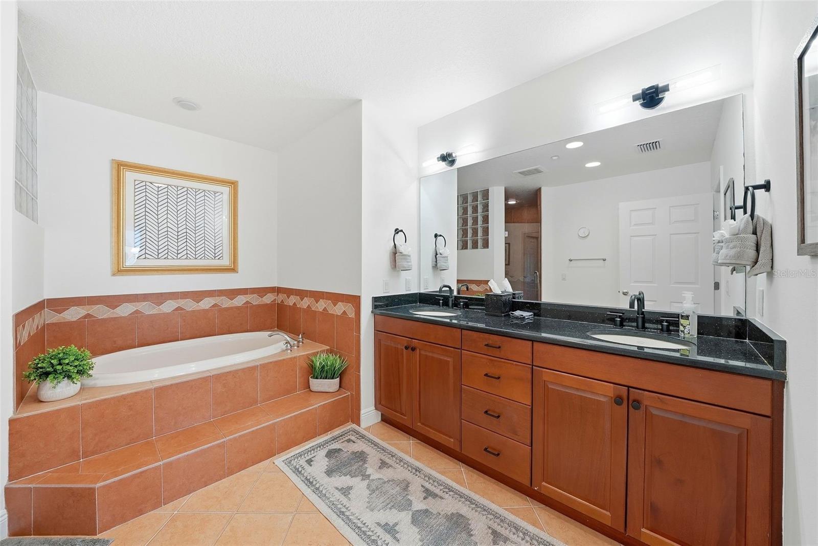 LAS BRISAS CONDO - Residential