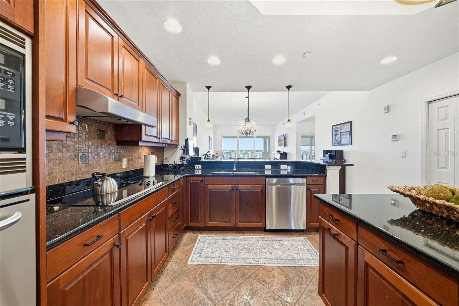 LAS BRISAS CONDO - Residential