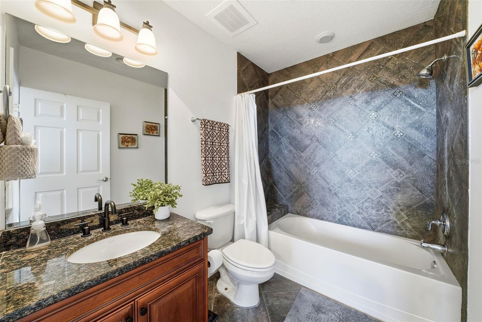 LAS BRISAS CONDO - Residential