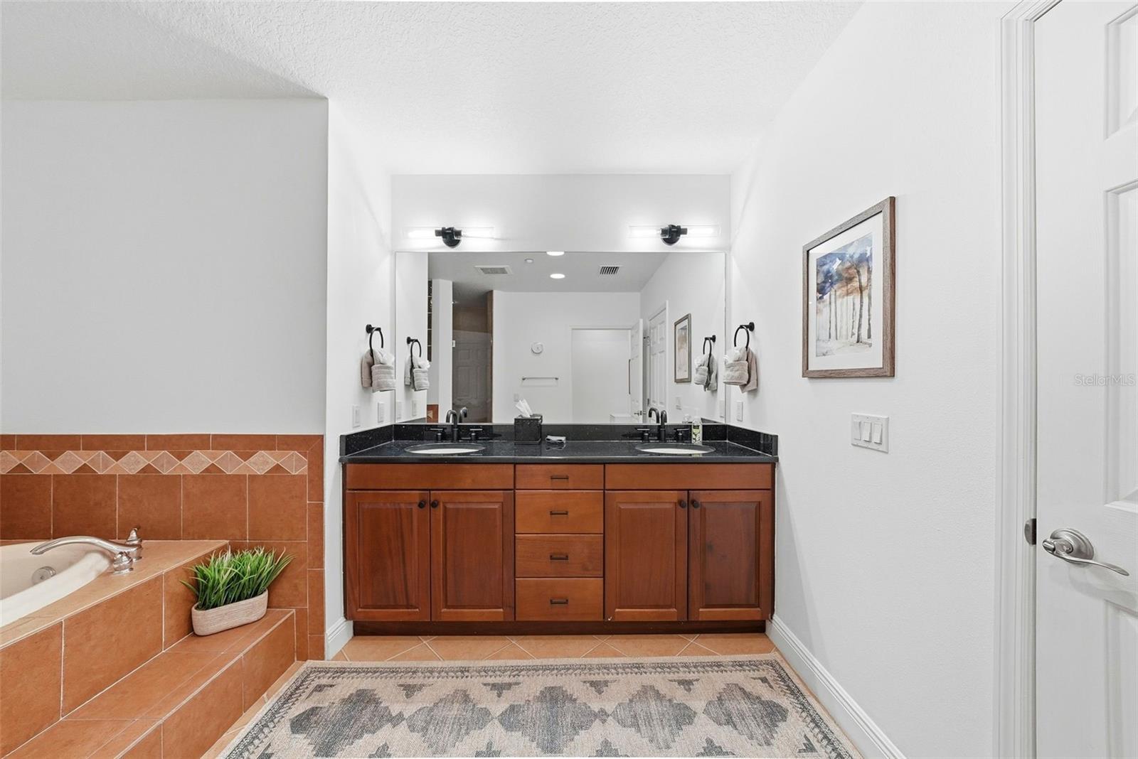 LAS BRISAS CONDO - Residential