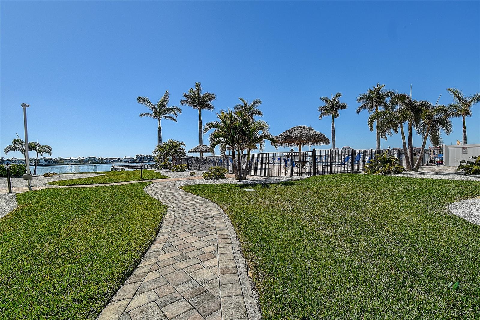 BAYWAY ISLES POINT BRITTANY FIVE - Residential