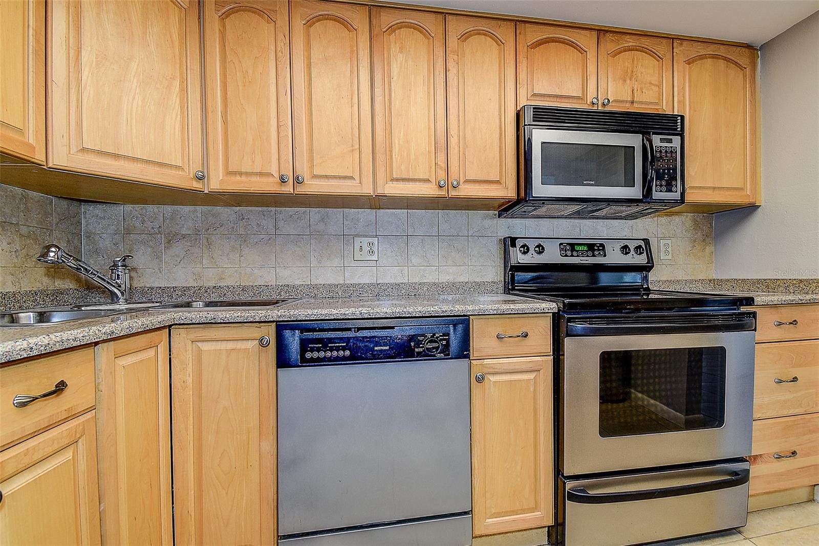 BAYWAY ISLES POINT BRITTANY FIVE - Residential