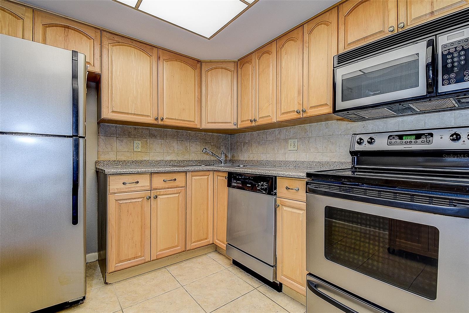 BAYWAY ISLES POINT BRITTANY FIVE - Residential