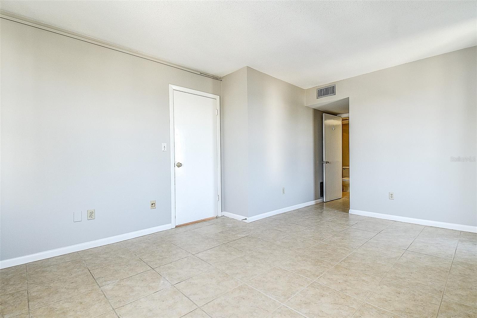 BAYWAY ISLES POINT BRITTANY FIVE - Residential