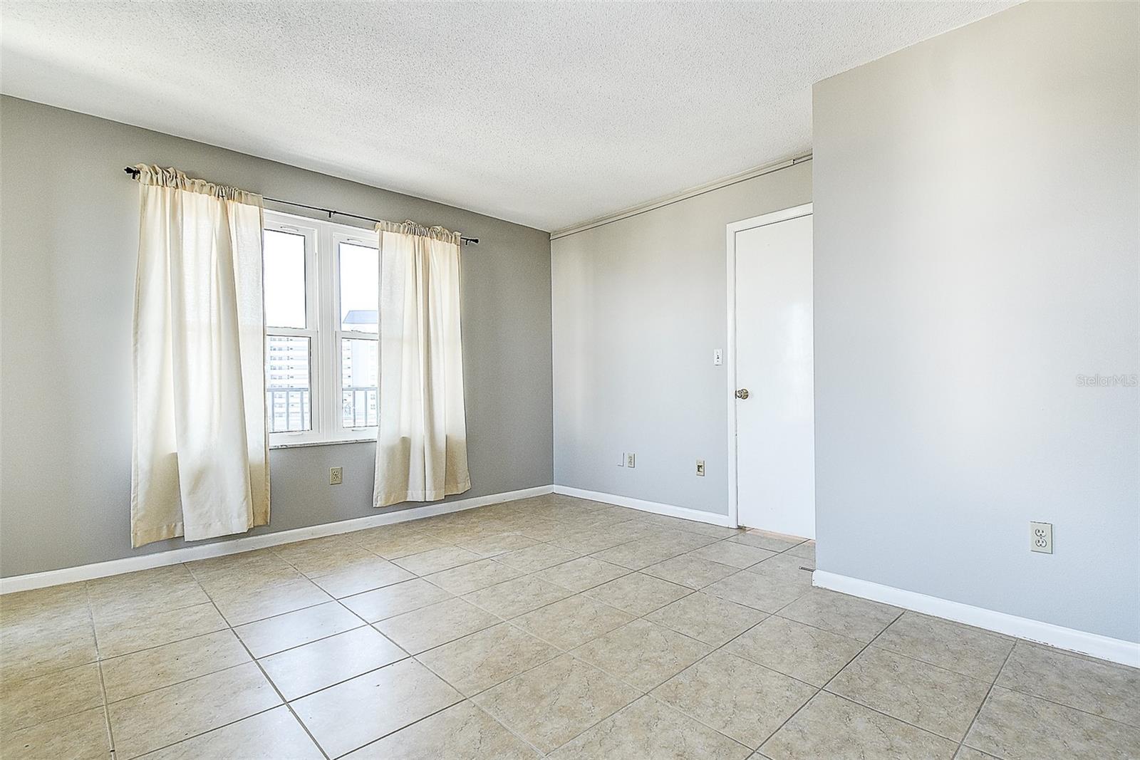 BAYWAY ISLES POINT BRITTANY FIVE - Residential