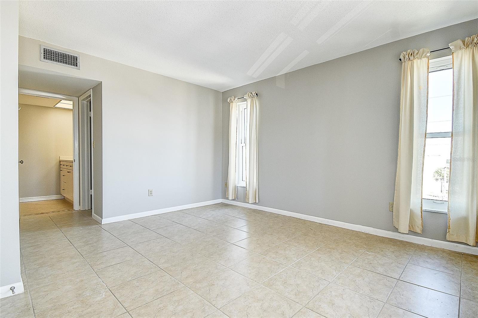 BAYWAY ISLES POINT BRITTANY FIVE - Residential