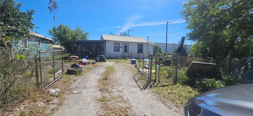 Photo of 702 Whitehurst Road, Plant City, FL 33563 (MLS # TB8373943)