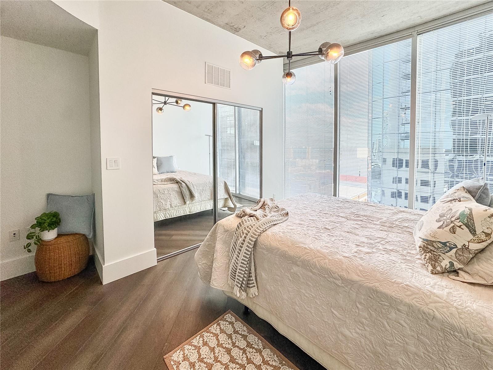 SOLAIRE/PLAZA CONDO - Residential