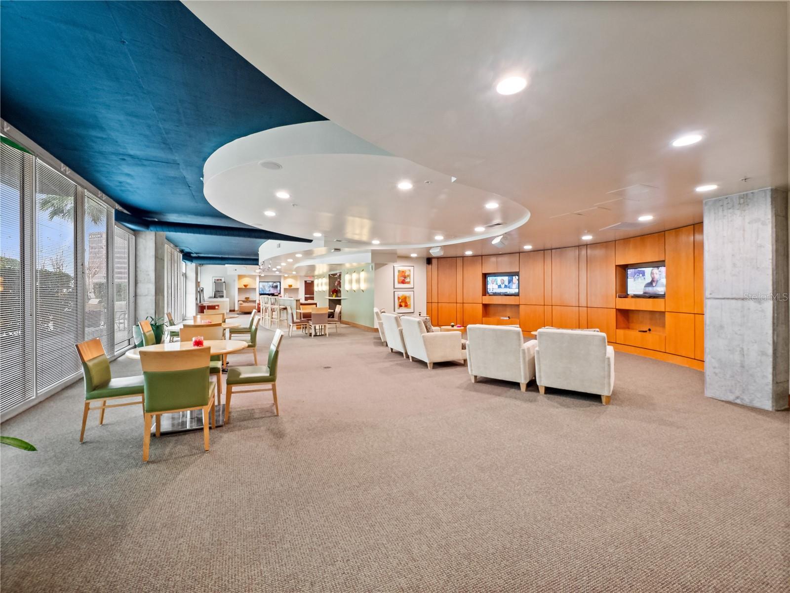 SOLAIRE/PLAZA CONDO - Residential