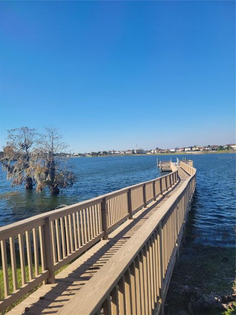 A home in LAKELAND