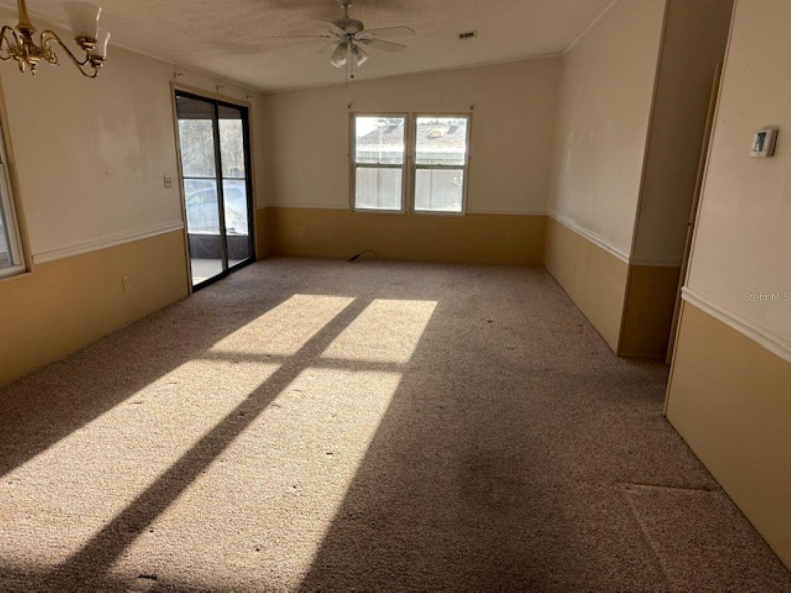 1832 W SCHWARTZ BOULEVARD