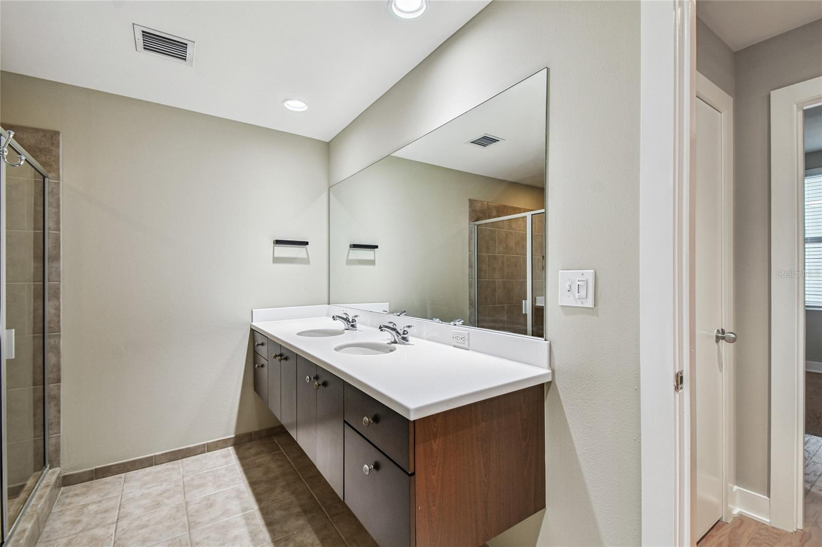 GRAND CENTRAL AT KENNEDY RESIDENCES A CONDOMINIUM - Residential