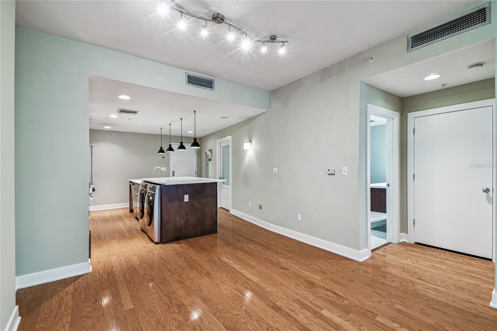 GRAND CENTRAL AT KENNEDY RESIDENCES A CONDOMINIUM - Residential