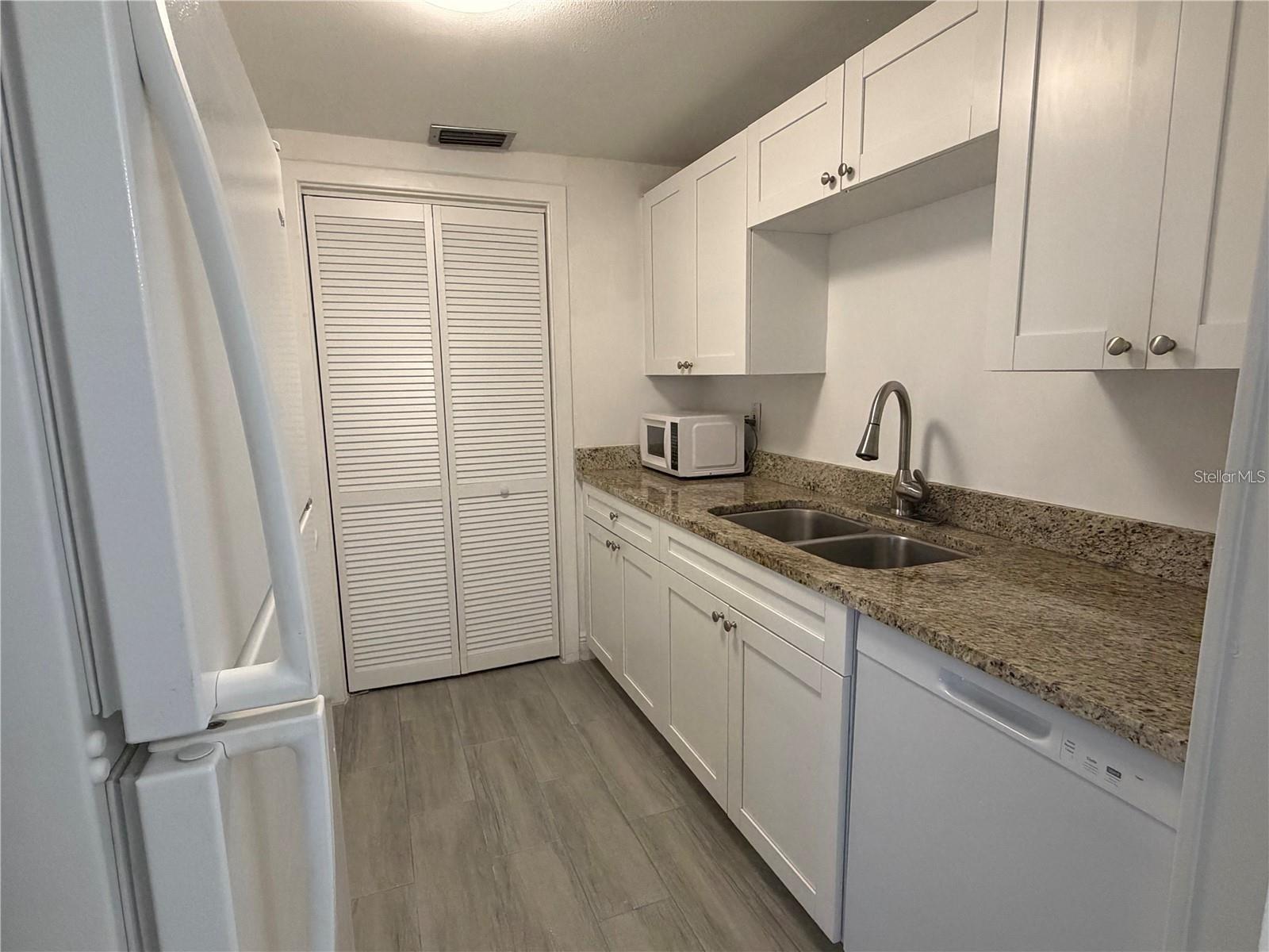 1235 S HIGHLAND AVENUE 1-102