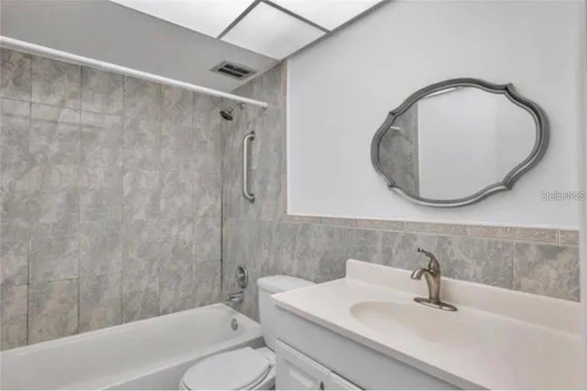 1235 S HIGHLAND AVENUE 1-102