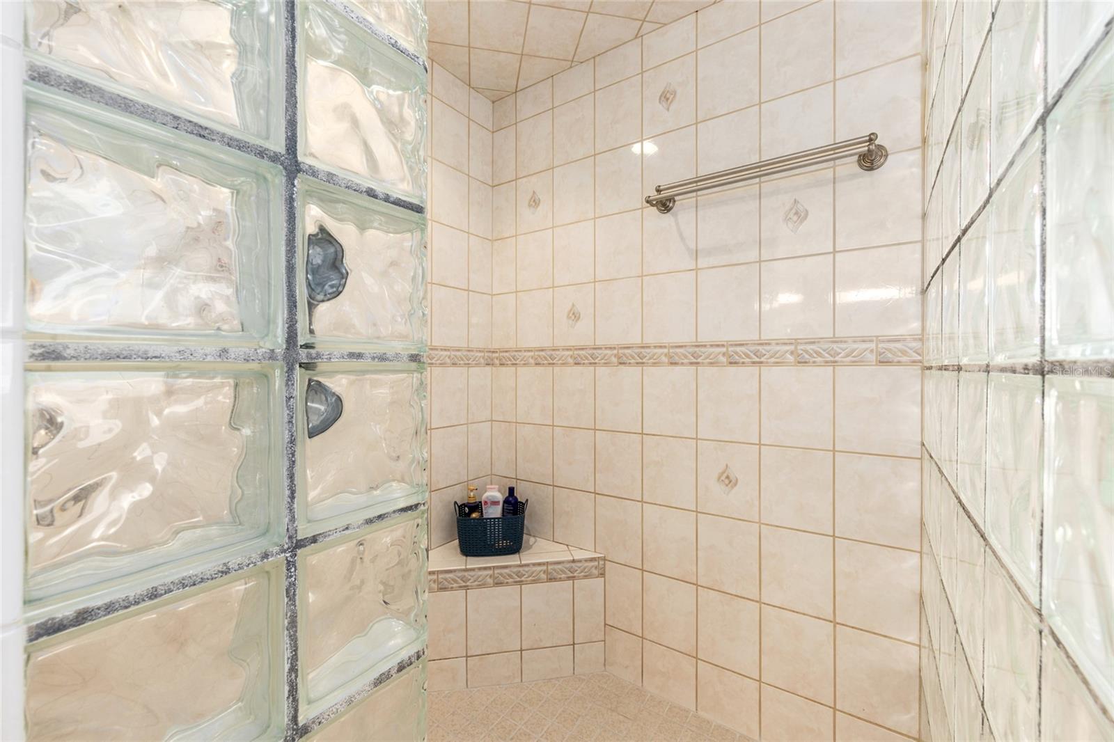 SHADY ACRES - Residential