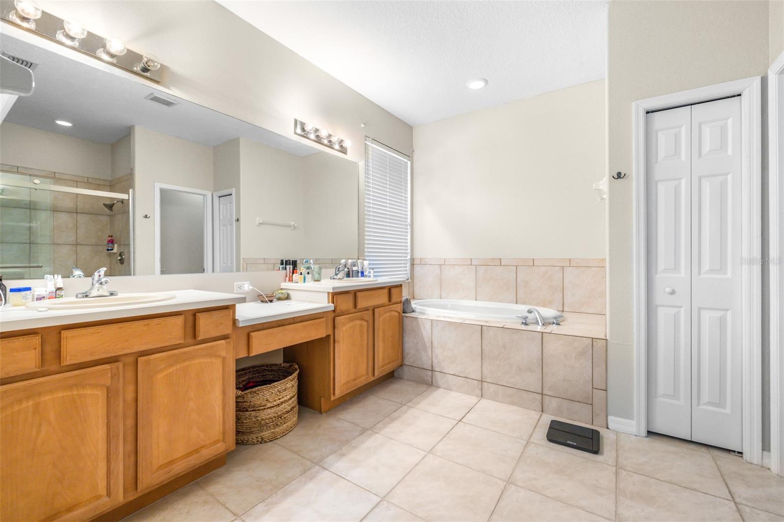 RIVER HILLS COUNTRY CLUB PARCE - Residential