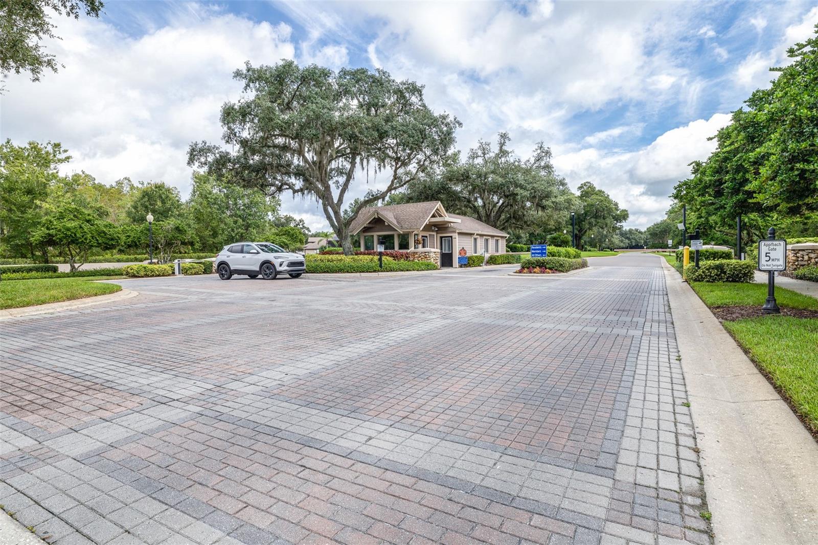 RIVER HILLS COUNTRY CLUB PARCE - Residential