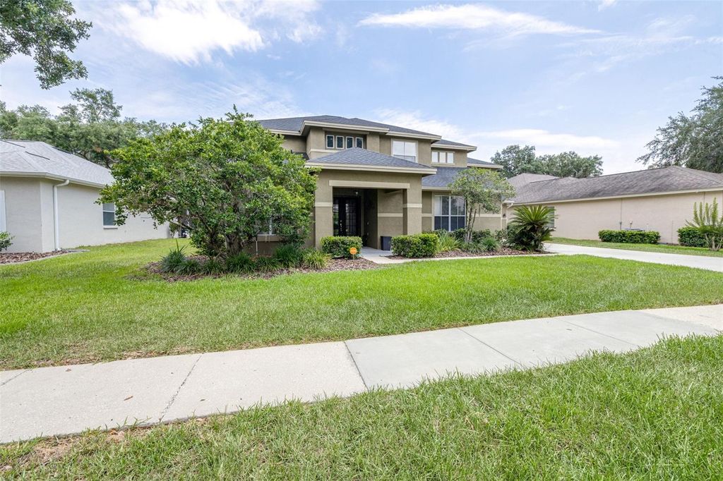 Photo of 5931 Cherry Oak Drive, Valrico, FL 33596 (MLS # TB8393769)